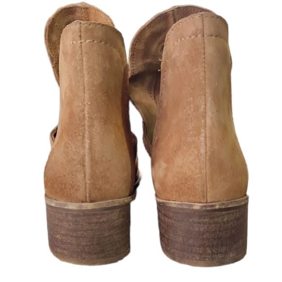 Coconuts by Matisse Pronto Booties in Saddle - Picture 3 of 4